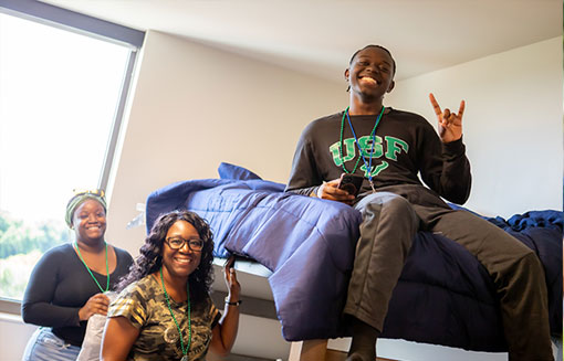 Students move into Atala Residence Hall