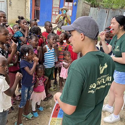 USF students demonstrate oral hygiene practices